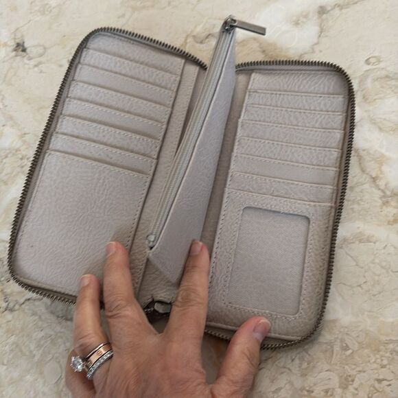 Matt & Nat Central Purity Collection Vegan Zippered Wallet - Picture 9 of 11